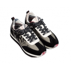 Ténis desportivos pretos...