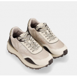 Tênis bege com detalhes em...