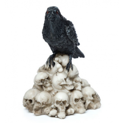 Ornamento Corvo de pé sobre pilha de crânios